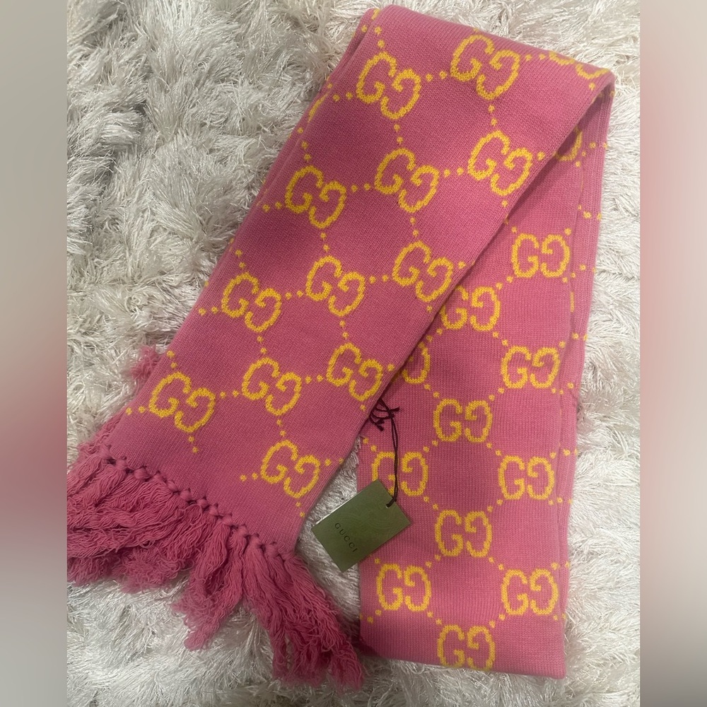 **NWT** GUCCI Jacquard Pink/Yellow Wool Scarf